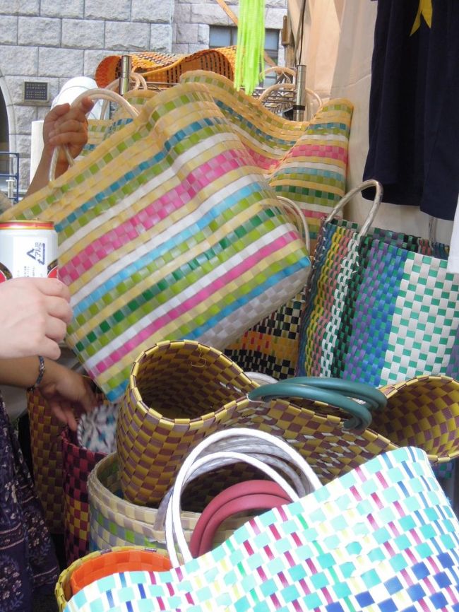この買い物かごは、ベトナムで買ってきてないから、ここで買っちゃう？<br /><br />いかんいかん、こんなカゴ持って買い物行かないじゃん。冷静になろうよ、自分。