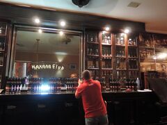 博物館見学コースの最後はバーになっていて、ハバナクラブ7年をテイスティング。