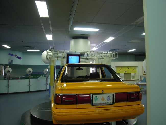 2日目は善光寺に行き、その後長野市少年科学センターへ。<br />歩けない距離でもないようなのだが、なかなかタクシーがつかまらず大通りまで出てバスで移動。<br />バス停を降りて、急な坂＆階段をのぼっていくと右手にあります。<br />中はちょっと薄暗く古い感じです。<br /><br /><br /><br />