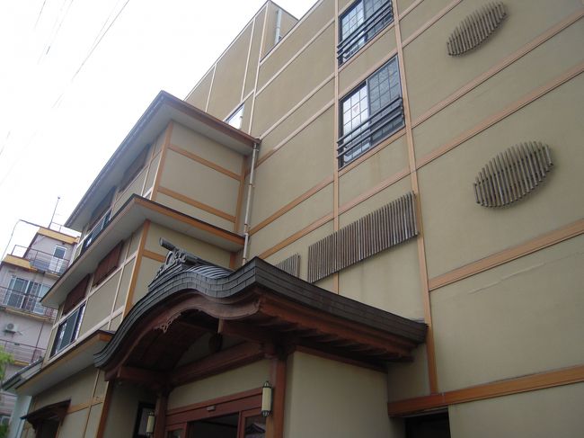 外観。<br />迎えは駅に宿の車が来てくれましたが、帰りは特に何も言われなかったので徒歩で。<br />でも駅から歩いて５分もかからないので、誰からも不満は出ず（笑）<br />あちらへ行く機会があったらまた御世話になりたいなと思える御宿でした。