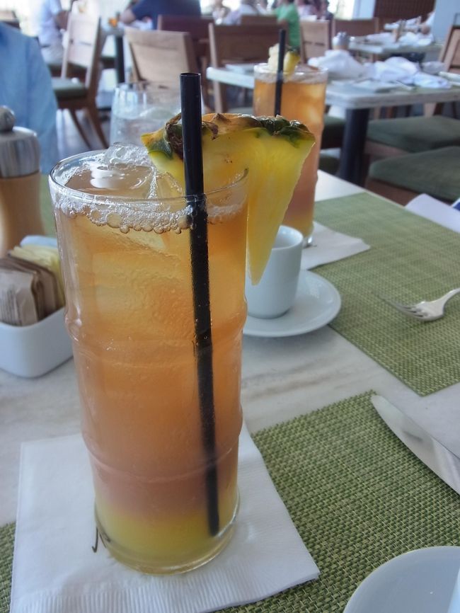 意気込んで行ってみたものの、お昼時だというのにさほど混んでいませんでした。<br /><br />まずはプランテーションアイスティーで乾杯♪ パイナップルの甘酸っぱさが好き♪ 少なくなったら、足しに来てくれるのが好きｗ♪