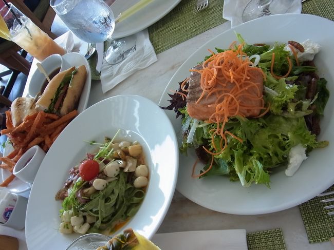 【メモ】サーモンの大きさに要注意。3人でシェアするなら、サラダもたっぷりなのでメインは一皿でOK。もの足りなければ追加オーダーするべし。