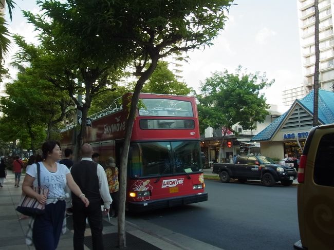 ホノルルに戻って、これから2階建てバスから車窓観光できるOLI OLIスカイウェーブでダイヤモンドヘッドをぐるっと一周します。