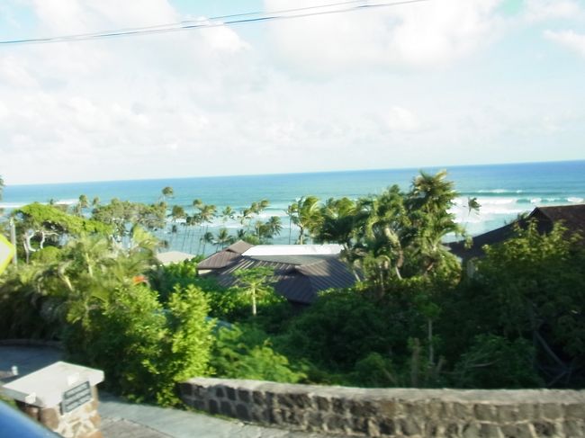 高級住宅街を抜けていきます。