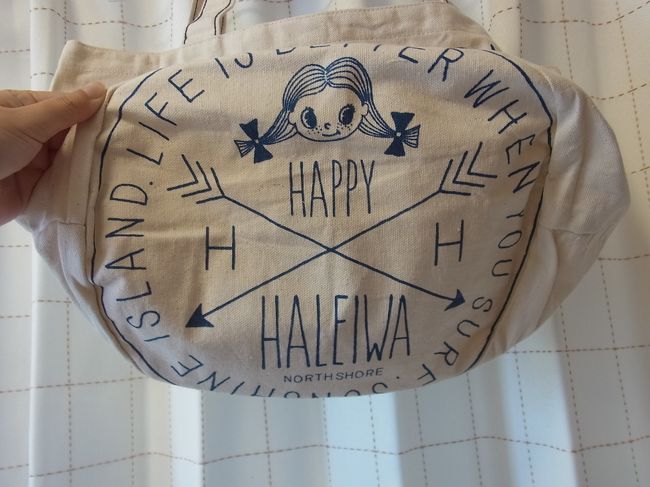 ほらね、底の部分がまたかわいいんです♪<br /><br />ハレイワの店舗にも寄ったんですが、そこではこのバッグ見つけられなかったんだよな〜。やっぱり店によって品ぞろえも違うだろうから、寄らなくっちゃ♪