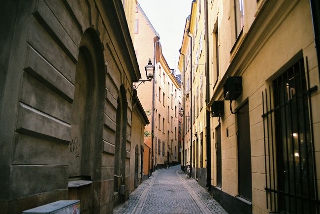 狭い裏路地、風情があります<br /><br />