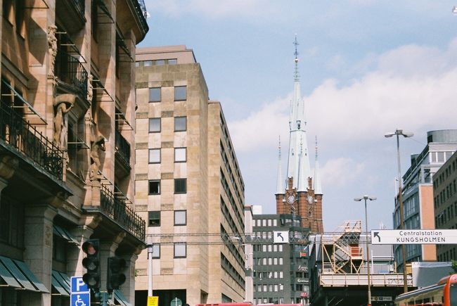 ストックホルム、今回はこれで見納めです。<br />観光客が絶賛するような見どころが乏しいかもしれませんが、クチコミのとおり治安が良く安心して過ごすことができました。期待どおりの街並みに感動です！<br />また、私のようなどう見てもアジア人が珍しかったのか、話しかけられ回数が多く、楽しくおしゃべりできました。どこから来たの？何しにストックホルムに来たの？的質問から世間ばなしに進みました(^^)<br />親切で温かい人々が多いスウェーデン、いつかまた行きたいです♪<br /><br />古い写真を最後まで見ていただき、ありがとうございました。