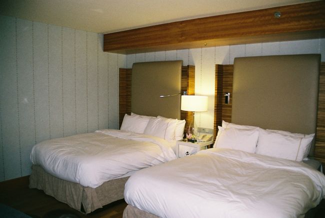 ホテルは、シェラトン・ストックホルム<br />お部屋からの眺め、広いバルコニーが最高でした♪<br />朝食、美味しかったです