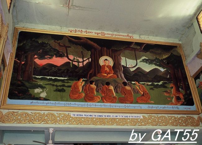 道中の寺院内の絵。