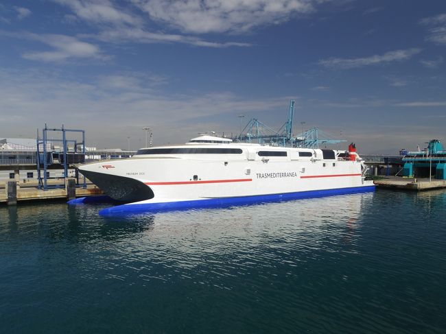 これは、TRA社のMILENIUM DOS<br />１３：００に出向です。<br />カッコ良いけれど、デッキがなさそう・・