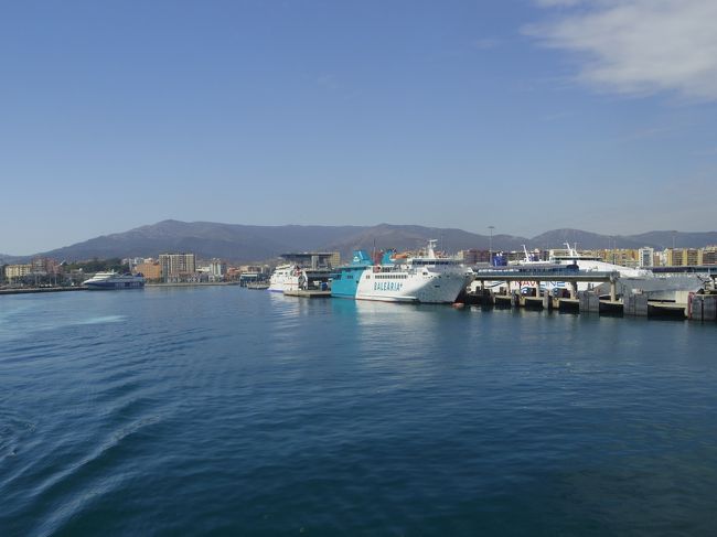 アルヘシラスの港を後にします。