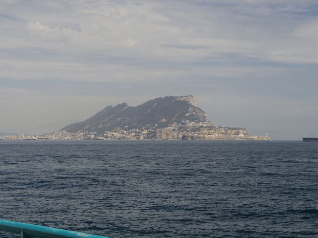 角度によって島の形が違って見えるので、何枚も写してしまう。<br /><br />明日、セウタから戻ってから、観光に行きます。