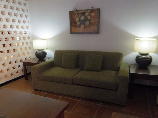 メイドさんが来て、必要のないベッドをソファーに戻してくれました。