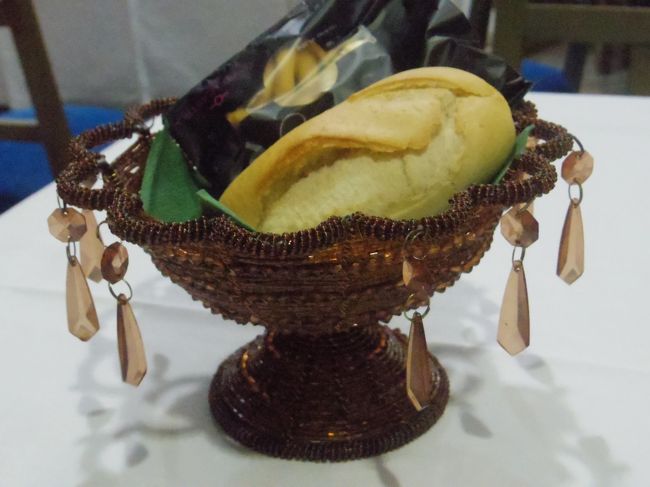 パンが、こんな器に盛られてきたのは初めて。<br />