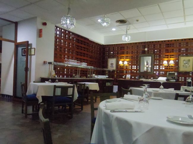 私のテーブルの後ろ<br /><br />レストラン、私だけ・・・<br /><br />朝食も同じ場所でした。