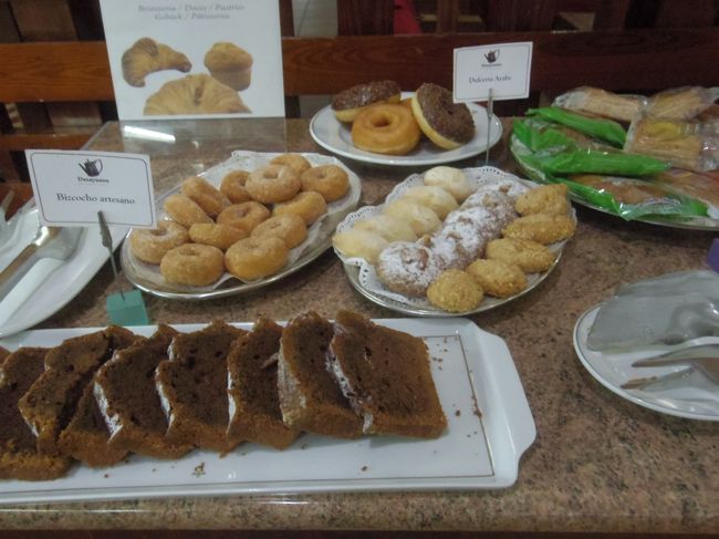 お菓子<br /><br />包装してあるものを２つ、おやつにもらいます。