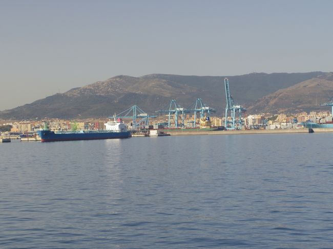 この山の向こうが、タリファかな？