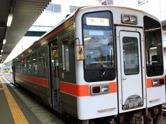 JR鳥羽駅
鳥羽水族館や観光舟のりばへは
JR鳥羽駅と隣接している近鉄鳥羽駅の方へ出ましょう。