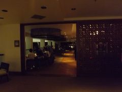花火を観終わった後は、ヒルトンハワイアンビレッジ内の「バリ　ステーキ＆シーフード　レストラン」へ。
ハワイ滞在最後の夕食となりました。