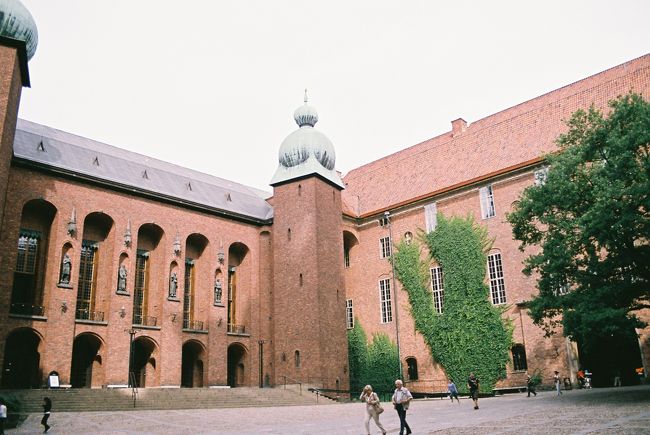 ノーベル賞祝賀晩さん会がおこなわれる市庁舎には、行っておかないと…<br />