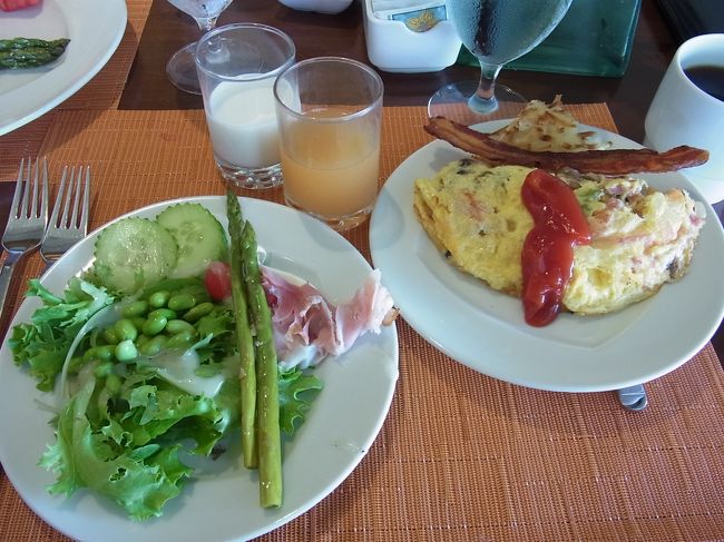 世界中にあるシェラトンの朝ごはんは美味しいと評判ですが、カイマーケットのバイキングも美味しかったです♪ ひとつずつ作ってくれるオムレツがGOOD。