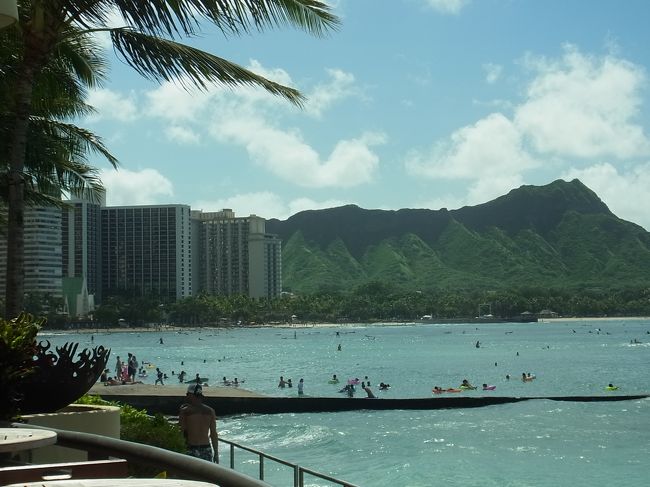 ダイヤモンドヘッドがきれいに見えました。<br /><br />シェラトンは立地の良さもさることながら、こうした絶景が眺められるのもポイントが高いですネ。