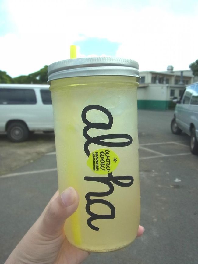 これこれ、このジャーが欲しかったんです！ ほんとカワイイ♪ レモネードとジャーで＄10。<br /><br />レモネードの種類はたくさんありました。閉店間際だったためか、売り切れているものもありましたが、無事ゲット。お味はふつうです（笑）。<br /><br />店のおねえさんが「わざわざホノルルから来てくれたの？ ありがとう！ 来週、ホノルルのイベントに出店するわよ」って教えてくれたけど、残念！ 明日帰国しちゃうんです〜涙<br />