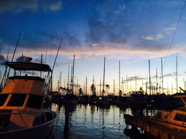 店を出て、しばし美しいヨットハーバーを眺めます。