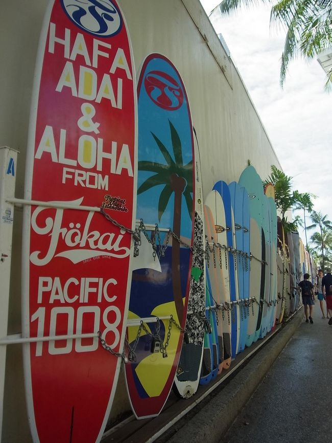 最終日の朝。JTBのツアーなので、朝11時までに部屋の入り口近くにスーツケースを置いておくと、ポーターさんが運んでくれて、空港まで手軽で向かうことができます。これはありがたいサービス。空港バスが来るまで、最後の街ブラをします。