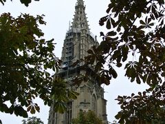 ミュンスター広場から見上げた大聖堂

ちなみに「ミュンスター」はドイツ語で大聖堂の意味