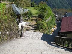 隣の青岸渡寺にも参拝して今度は下ります。