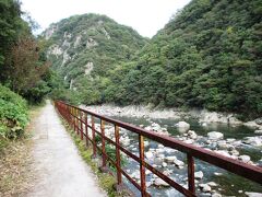 武庫川渓谷の景色を楽しみながら のんびり歩く
