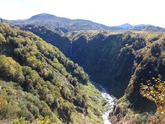 大日平山荘の裏の展望台から不動滝を観賞