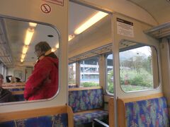 登山鉄道に乗車。徐々に観光客で満席となりました。
それにしても寒い…。
真夏は気持ちいいんだろうな〜。

このあとはツークシュピッツプラットでロープウェイ
(グレッチャーバーン)に乗り換えます。
