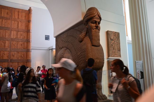今回は旅行前によく勉強してきたから、なかなか面白かった。<br />博物館は絵画と違ってやはり予備知識がないとダメみたい。<br />まずは有名なロゼッタストーンを見て次にアッシリアの門番のレリーフ？を見る。<br />ぐるっと回ってあっという間に１時間。先を急ぐので、その辺にして次の目的地へ。