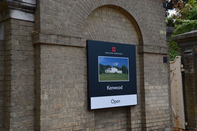 今回のフェルメール探索のもう一つのハイライト、ケンウッド・ハウス。ロンドンの北部ハムステッドにある。地下鉄とタクシーで乗り継いでくる。地下鉄の駅を降りてバス停を探したがわからずタクシーとなる。