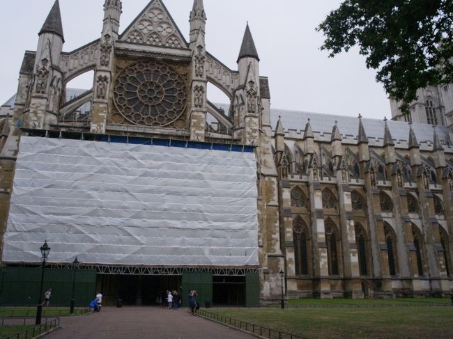 正面は修復中。絵にならん。<br />この後、車で空港に行くも、ストがなければ３０分で行けた。<br />今回の旅は最近の旅行の中でもかなり良かった。やはり田舎の旅はいい。レンタカーは楽でいい。おすすめ。