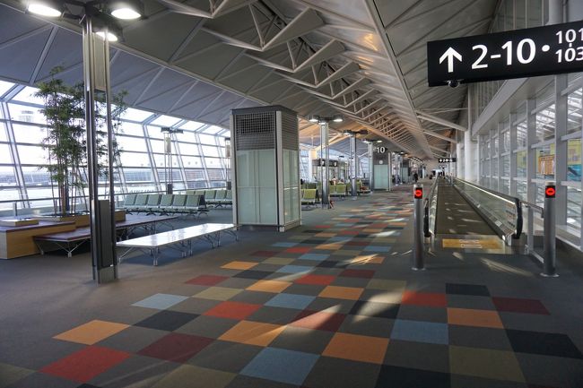 朝のセントレア内はしーんと静まっており、開放感がある(^O^)