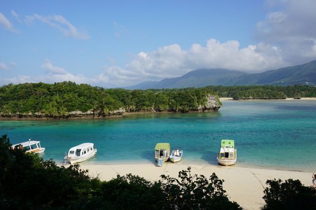 わー、確かにとても綺麗！<br />海の色が混ざっているのが素敵！<br />ちょっと雲のある空であるため日光はやや鈍かったけど、それでもこれだけ綺麗だから、日光がしっかり射せば更に綺麗なんだろうなあ(*'ー'*)