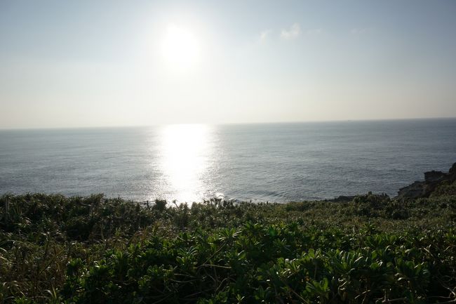 この日の日没は18:30頃で、まだ時刻は18:00前だったかな？<br />夕日には早かったかな。それでも西日が強く、サングラスをかけていました。<br />レンタカー返却時間もあるし、夕日は諦めて帰りました。<br /><br />帰り際には車が続々と駐車場に向かってきていました。<br />駐車場は多くはないから夕日を見たい方は早めに来た方が良さそうですね。