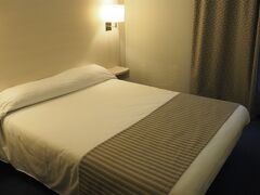 トゥールーズ駅前のホテルに無事チェックイン。
長〜い1日だった。おやすみなさい。