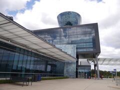 44分後（ダレス空港からだと12分後）、国立航空宇宙博物館別館ウドバー・ハジー・センターに到着。