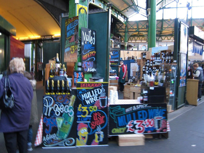 バラマーケットに到着〜。<br />薔薇じゃなくてBoroughマーケット。<br /><br />沢山の食べ物や屋台飯があります。