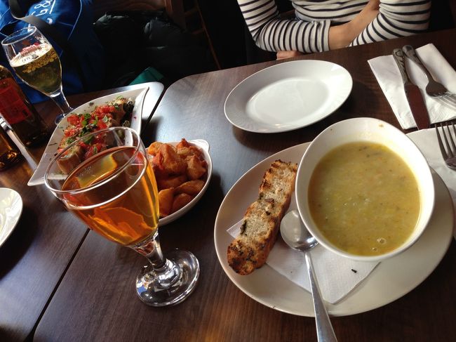 ショッピングのあとは、スペイン料理でランチ。<br /><br />私は胃に優しいスープを選択。<br />薬が効いたのか、久々に完食できた♪<br /><br />ありがとうペプトビスモル！