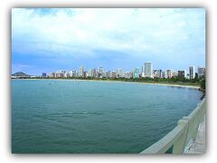 ヴィトーリア自体は小さい島で、人口は３０万人程度........。人も疎らな感じですが、やはりその壮観なビル群は州都機能を兼ね揃えている事を思い出させます。