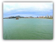 入江の波が静かで、実に風光明媚です。