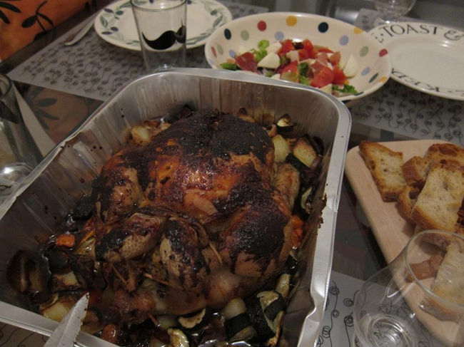 帰宅後、日本からロキソニンと一緒に「ムコスタ錠」を持ってきていたことを思い出し服用。<br /><br />劇的に症状が緩和（今更）。<br /><br /><br />ラストディナーに、友達が作っておいてくれたローストチキンを美味しく食べる事が出来ました！<br /><br />4日間お世話になりました！！