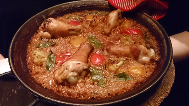 そしてパエジャはチキンに！<br />なんか今回骨付きだったｗ食べにくい…けどうまい……