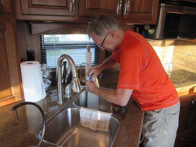 御主人が、山下りの支度をしています。