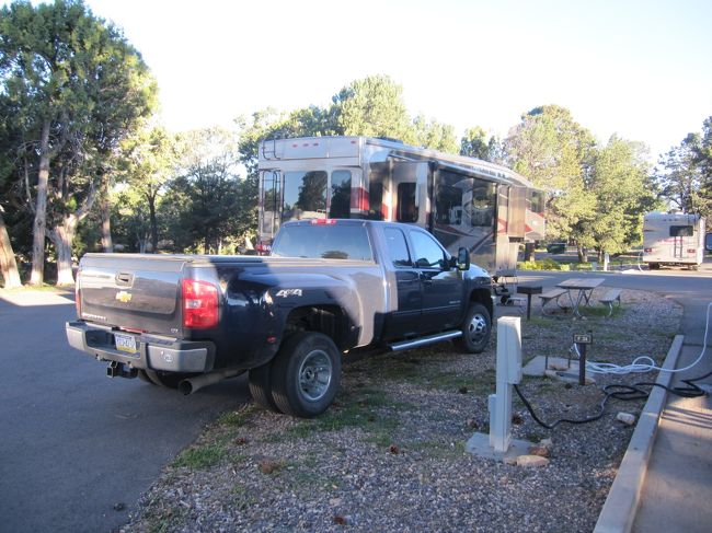 この車で引っ張っています。